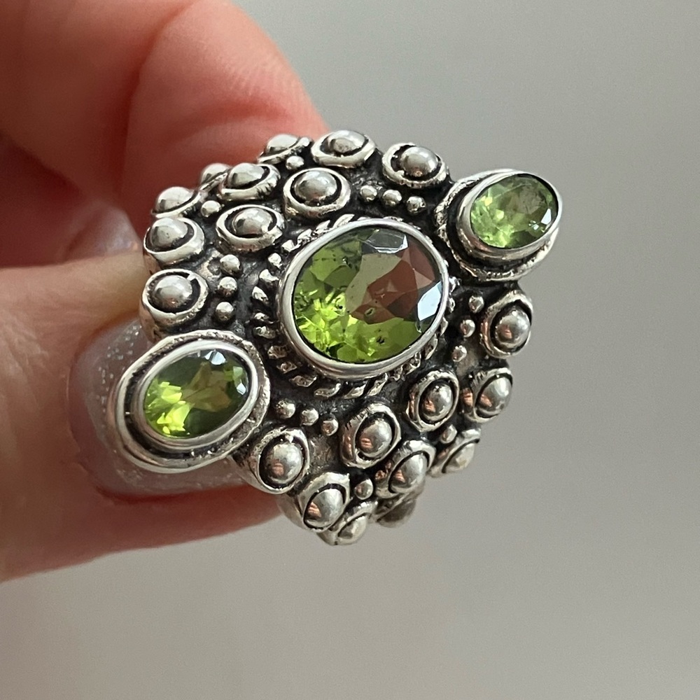 Sterling Silver Peridot Gemstone Ring Size 7.5